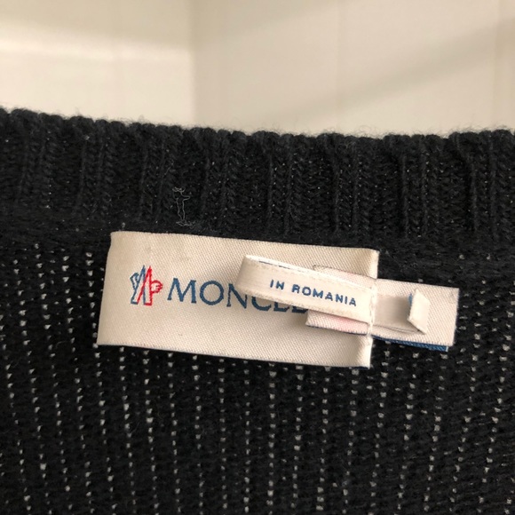 Size M.  Brand new in store is 1500 after tax.  Lightly pre loved. - Picture 4 of 5